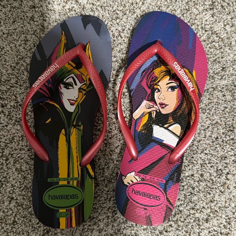 DISNEY Havianas size 7/8 a must for OOGIE BOOGIE